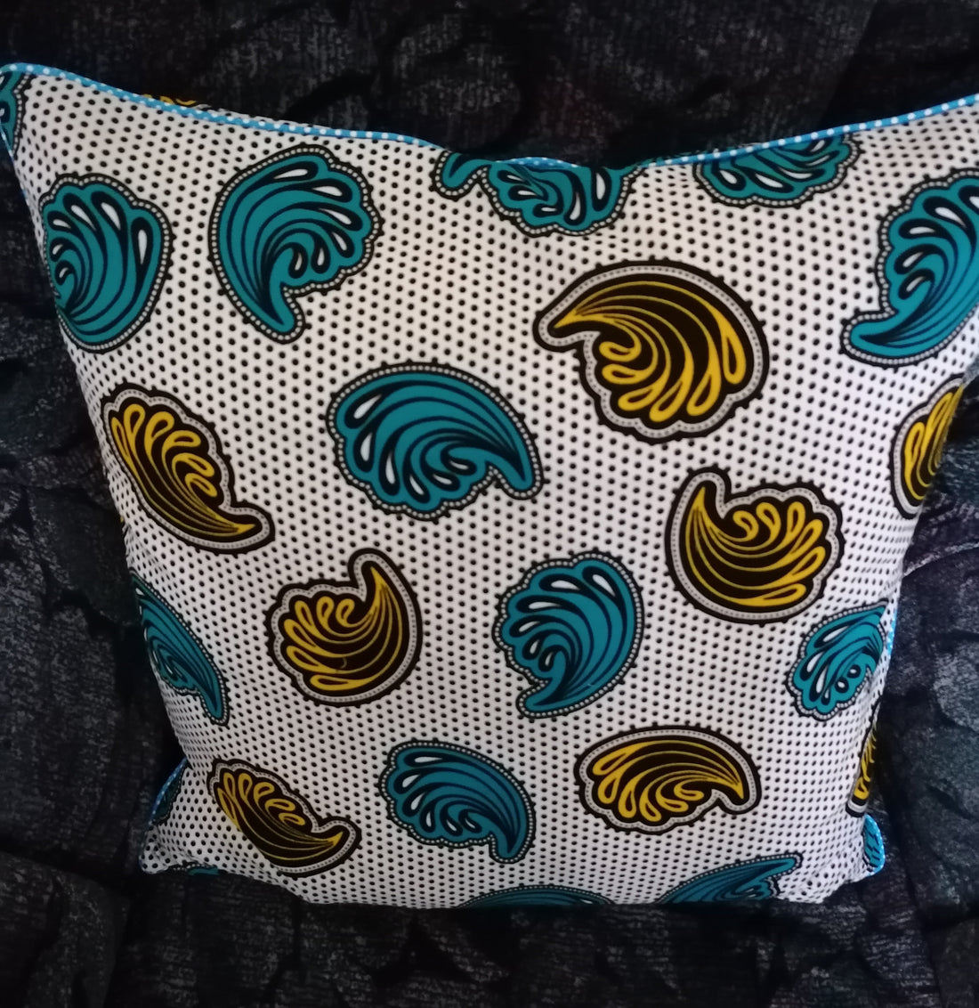 *SEW AN AFRICAN PRINT PIPED CUSHION COVER WITH A ZIP WORKSHOP (including kit, excluding £5 sewing machine hire.)*